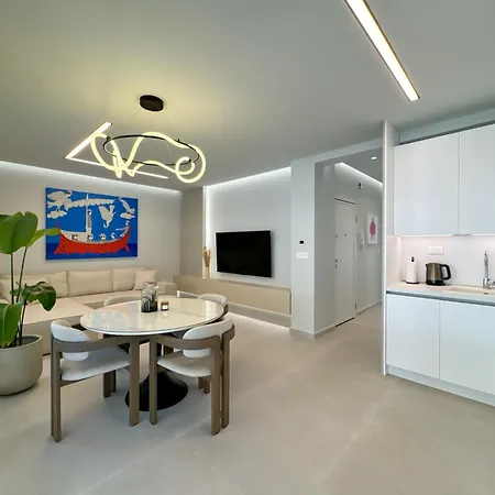 Luxurious Penthouse Centre